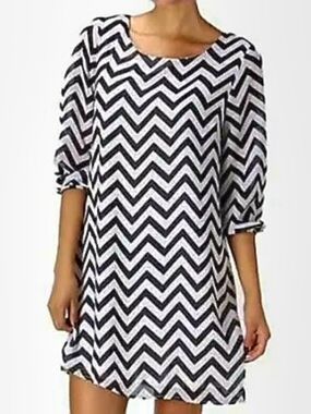 Charming Charlie Black & White Chevron Shift Dress, Size Small